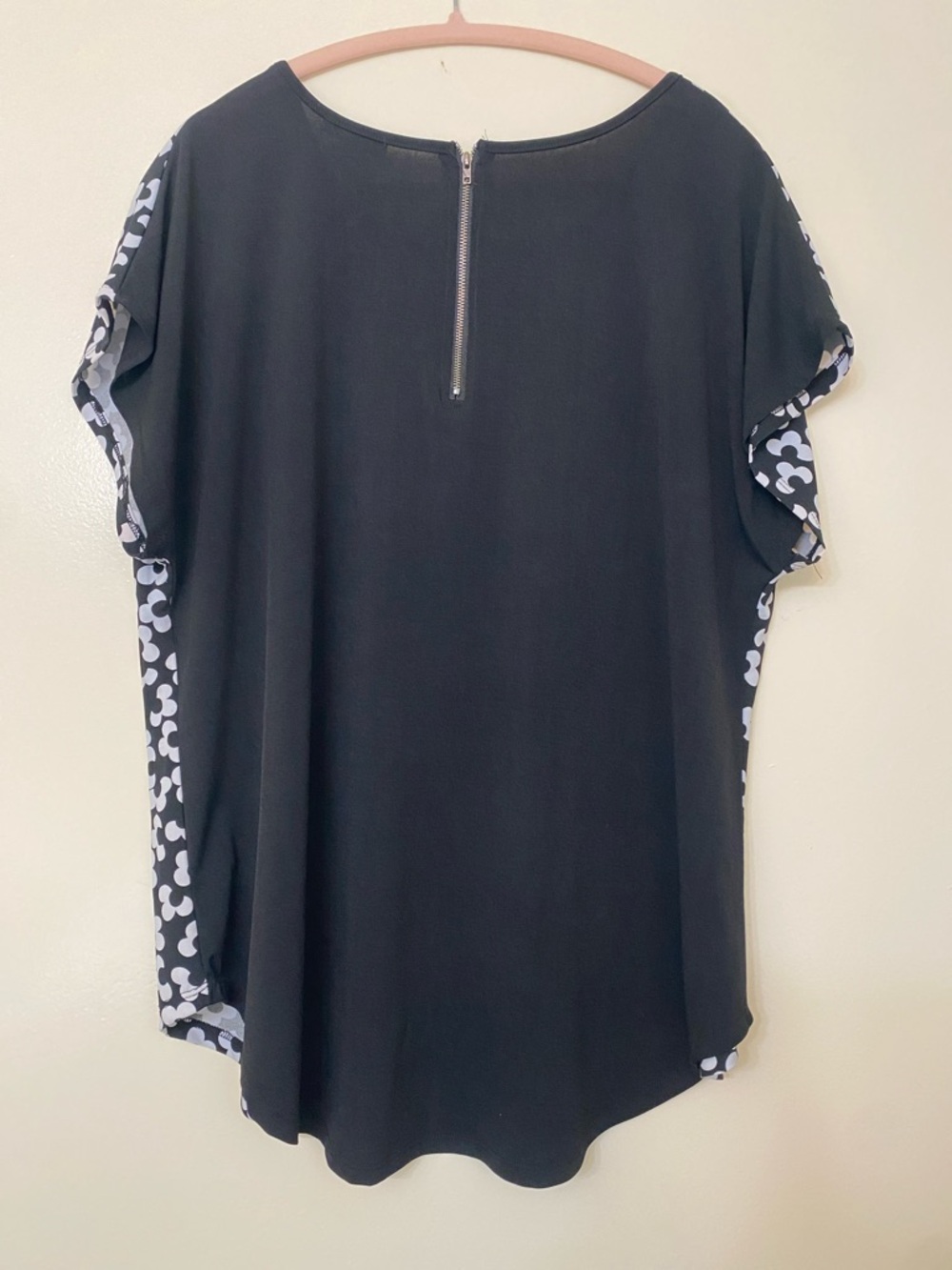 Black & White Patterned Short Sleeve Top - Picture 2 of 3